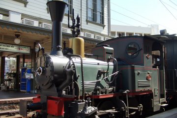 <p>Kereta api Botchan</p>