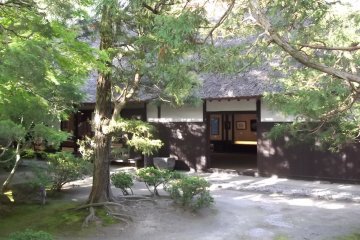 The thatched storehouse