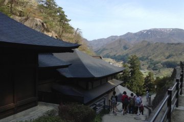 Here's a quick glance of what you could see as you progress through your hike. Temples and a great view of the valley.
