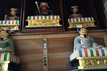 Also lucky gods are inside. Many people walk through the gate without even noticing!