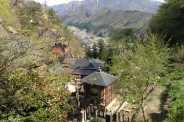 About face, and you can find spectacular views of the valley.