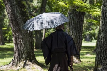 Okada leads the tour group towards Kyoto Imperial Palace in the summer heat