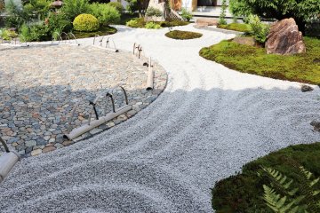 Sand details in one of the areas of Hase-dera Temple.