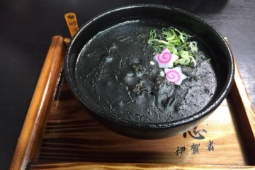 Black curry udon
