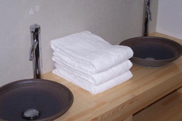 Very stylish and modern decor