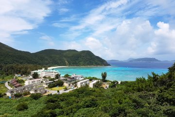 Pantai yang lebih kecil di Pulau Tokashiki ini akan memberikan kejutan menarik untuk Anda