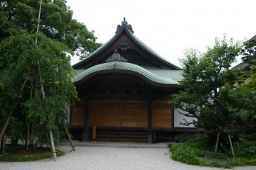 Inside the Tocho-ji compound