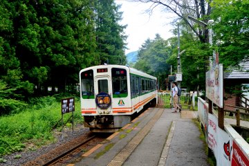Tonohetsuri Station platform 