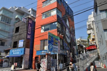 The view of the Manhattan Records as you approach the shop