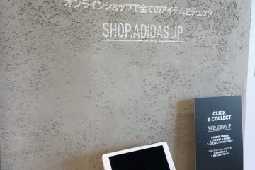 The Adidas Run Genie uses clip-on devices with high technology sensors to help you can find the perfect shoe that can support your unique stride based on data collected on your feet’s angle, pronation, stability.