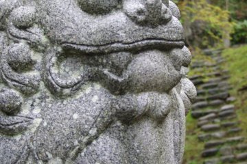 <p>Guardian Nio and stone steps</p>
