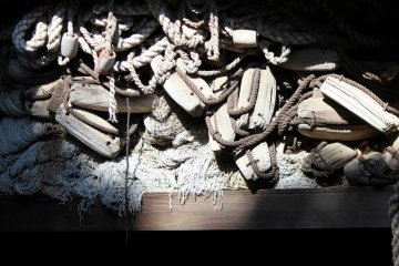<p>시코쿠 무라에서의 일상생활은 조금 더 특별하다: 입장요금에서 조금만 돈을 더 추가하면, 안도 다다오가 디자인한 미술 갤러리에 들어갈 수 있다.</p>