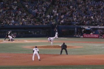 <p>Delivering the pitch</p>