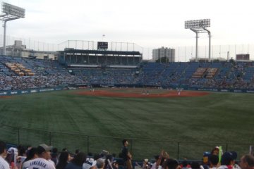 <p>Stadium filling up pre-game</p>