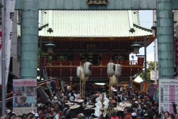 Entering Kanda Myojin Shrine