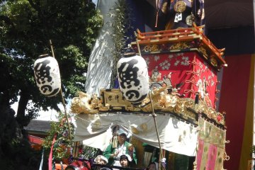 Floats and music