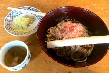 Mochi, soba, dan teh