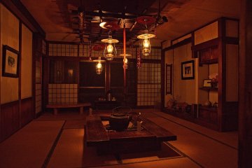 Ruangan umum dengan pemanas tradisional jepang
