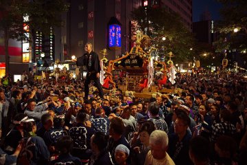 In the middle of the action the streets get really crowded