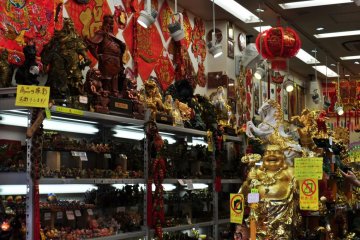 A store I found in the main road with many Buddha statues
