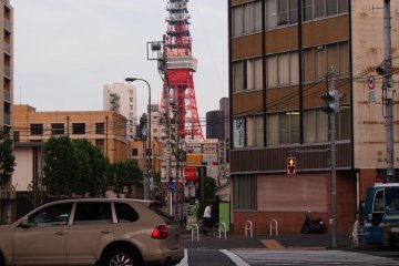 I came from Roppongi station, and a good landmark to note as you walk is Tokyo Tower. It should be right in front of you.