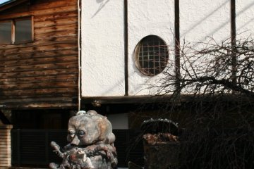 Classic local architecture, with inexplicable decorative hobgoblin