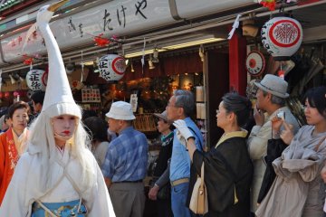 <p>The white wigs and white hats give these ladies an ethereal appearance</p>