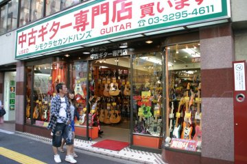 Shimokura second-hand guitar shop.