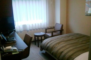 Simple, clean and functional single room