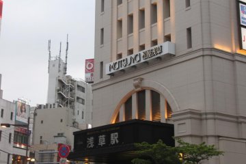 The Tokyo Hotaru illumination event was held at the river near the Asakusa train station.