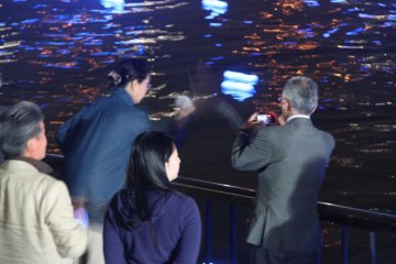 Many people bought the inori boshi to toss into the river, some in hopes that releasing one during the festival would make their wish come true, others for the novelty of being able to float one.