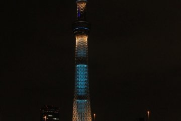Tokyo Skytree after 7pm. The event is timed such that the inori boshi will be floating just past Tokyo Skytree when it lights up. A good chance to practice night photography. Remember to bring your monopods or tripods!