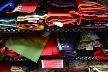 <p>Nagoya obi (sabuk tradisional yang terbuat dari kain) untuk perempuan.</p>