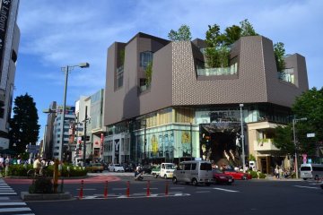 Tokyu Plaza shopping centre at the Omote-sando/Meiji-dori crossing