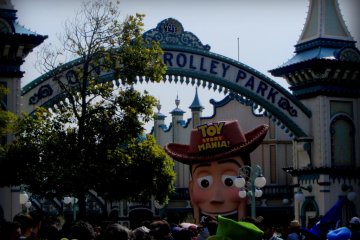 The line for Toy Story Mania was 4 hours only 1 hour after the park opened! Toy Story fans should make sure to arrive early