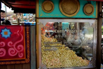 This popcorn is curry flavored!
