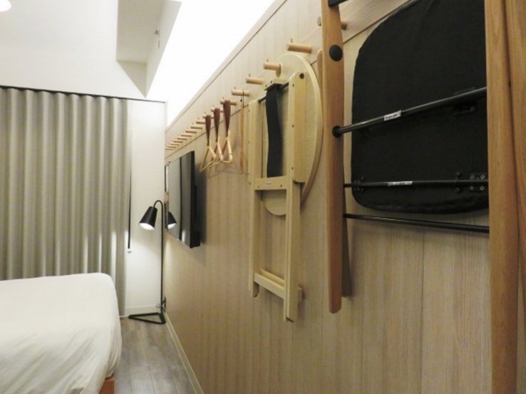 Quaker like interior