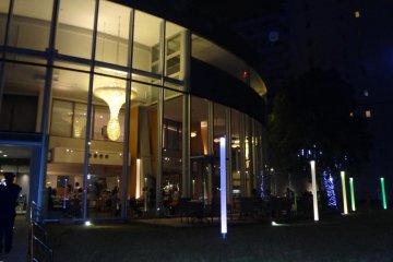 1st floor entrance to the tower. THE BUND restaurant is here at the front of the building and includes terrace seating.