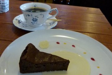tofu gateau chocolat and coffee