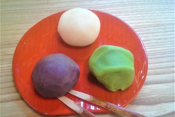 Uguisu dango, nice texture, nice flavours