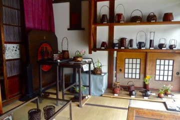 Many types of flower baskets at the shop