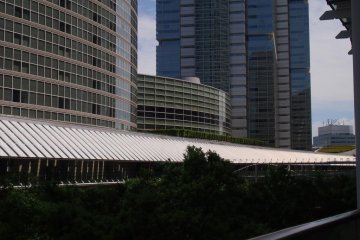 The flea market is located at Shinagawa Intercity, the curved building in the middle of the picture. There is a link direct to the building from the station so there is no need to go down the escalator. Just turn right upon exiting the station.