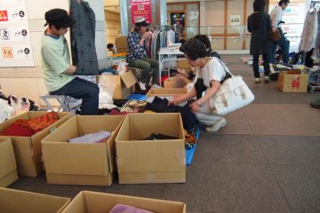 There were quite a few secondhand kimono and obi (sash) sellers as well. One stall even sold nagajubans (inner layer worn under the kimono).
