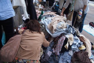 Some of stalls had an amazing amount of clothes, usually with very attractive prices like 300 yen for 1 item.
