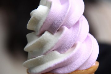 Lavender and milk ice-cream! It really feels as if you were eating the flower, but in a more enjoyable way.