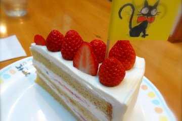 <p>The Strawberry Short Cake was so amazing I didn't want to share (&yen;790)</p>