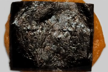Soy sauce flavoured senbei with nori seaweed