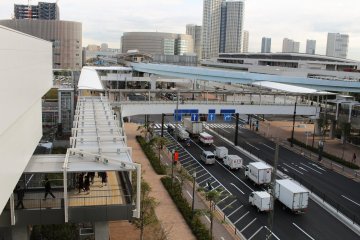 Covered walkways lead directly from Shijo-mae station to all 3 market buildings – visit them in any order.