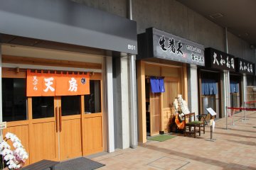 Restaurants near the Fruit & Vegetables Market building
