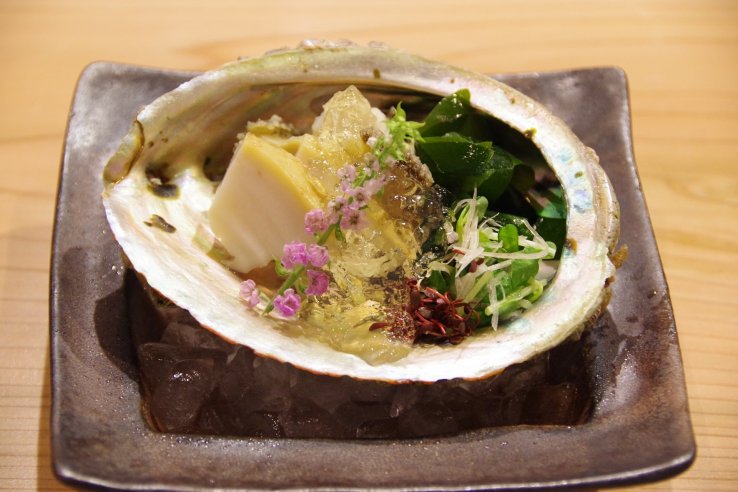 Awabi sashimi (¥1,600-¥2,500)